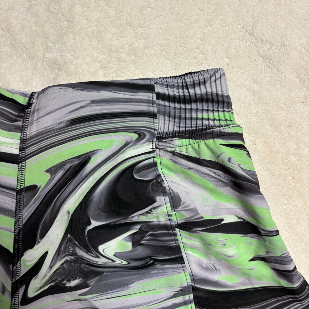 Lululemon Women's Hotty Hot High Rise Shorts 4" Size 4 Special Edition Green - Picture 4 of 10